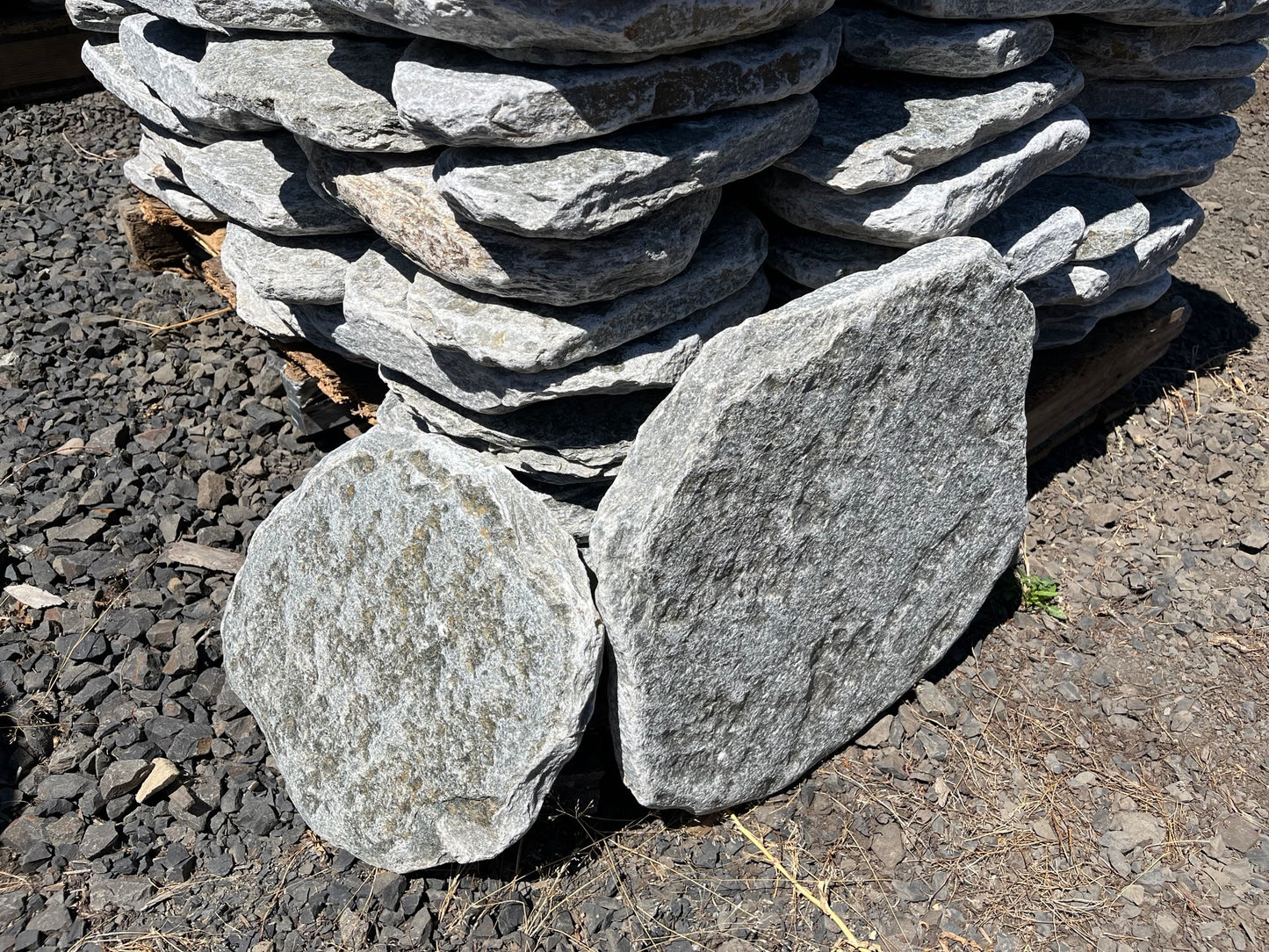 Quartzite Flagstone  1-1/2"- 2" PALLET PER POUND