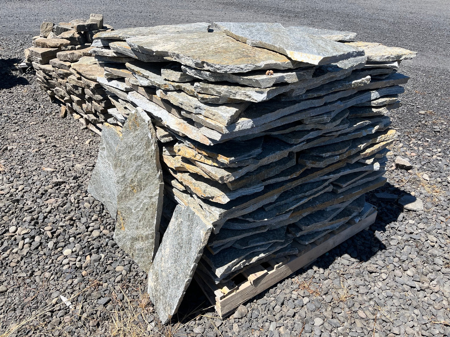 Quartzite Flagstone  3/4"-1-1/4"  PALLET PER POUND